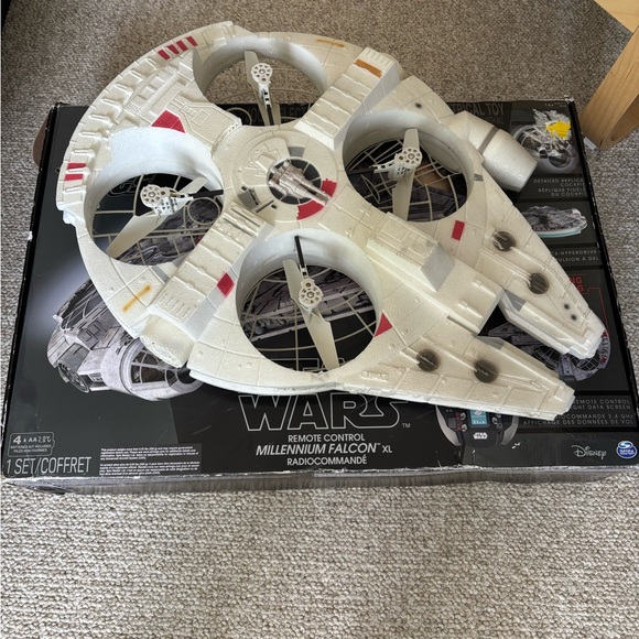 Star Wars Millennium Falcon Drone - White and Red - Picture 2 of 6